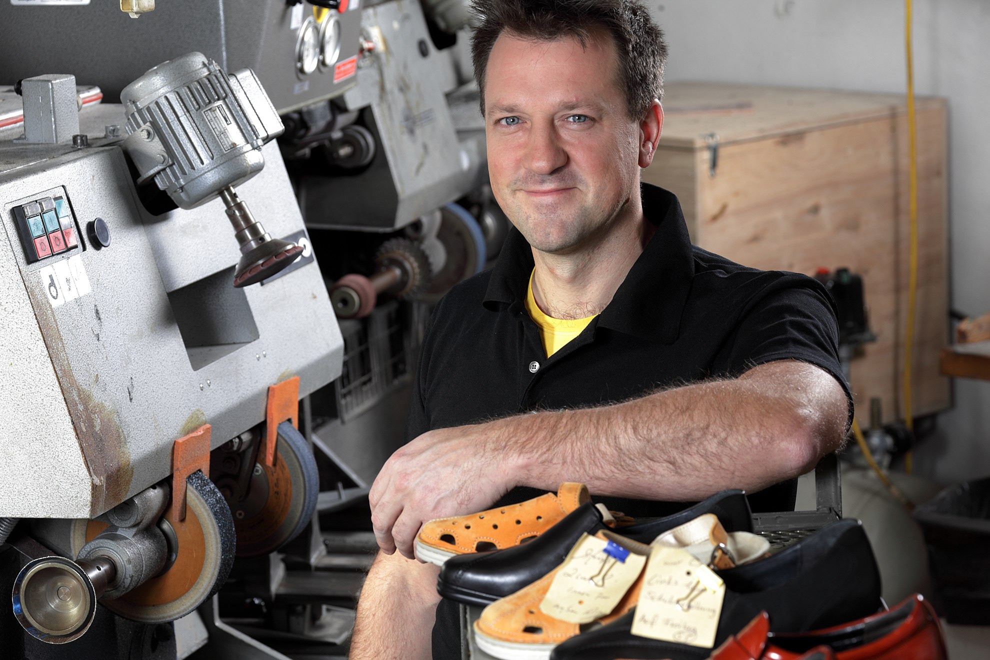 Stefan Gebhardt in der Orthopädie-Schuhtechnik-Werkstatt